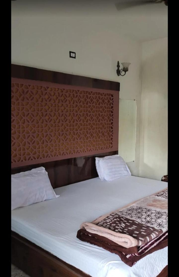 Hotel Malhotra Palace Ujjain Buitenkant foto