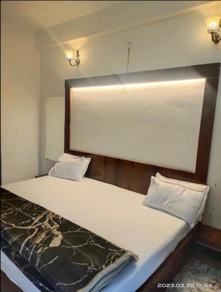 Hotel Malhotra Palace Ujjain Buitenkant foto